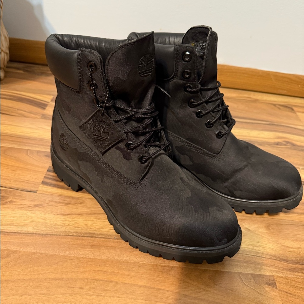 Men’s Size 11 Timberland Jaquard 6 inch Black Camo Boots, Timberland Boots EUC